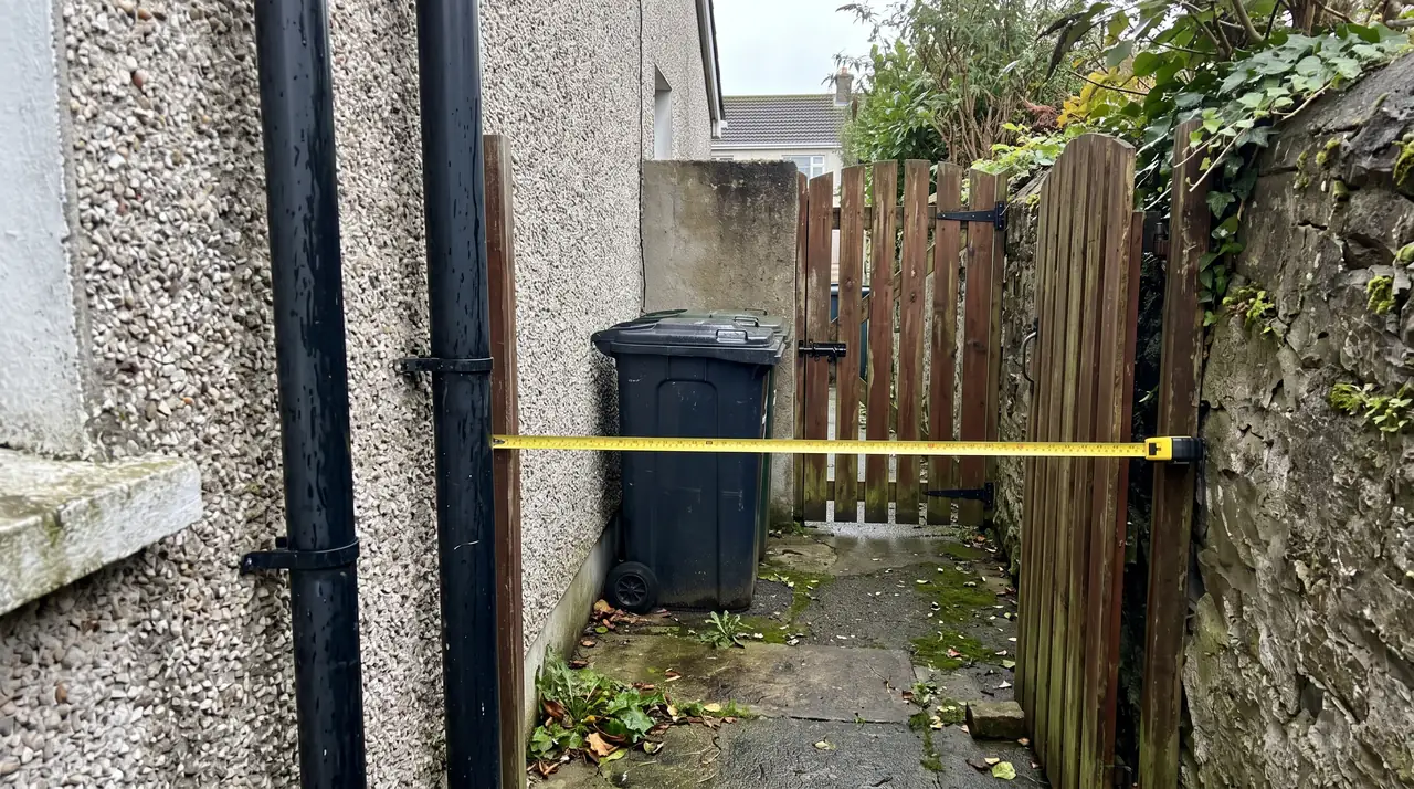 Measuring a narrow side gate before delivery